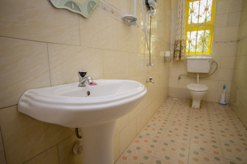 Heras Country Resort Kabale 外观 照片