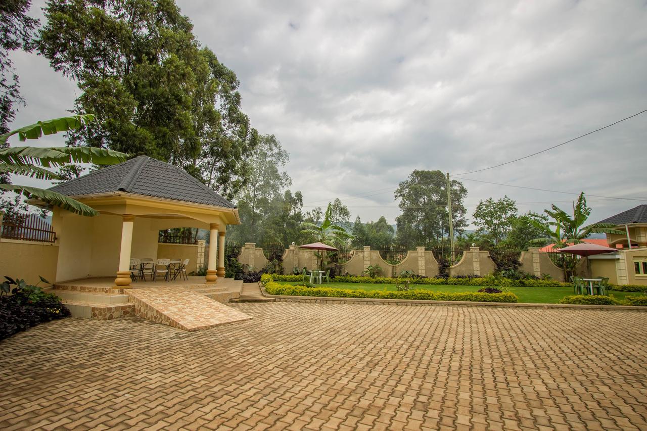 Heras Country Resort Kabale 外观 照片