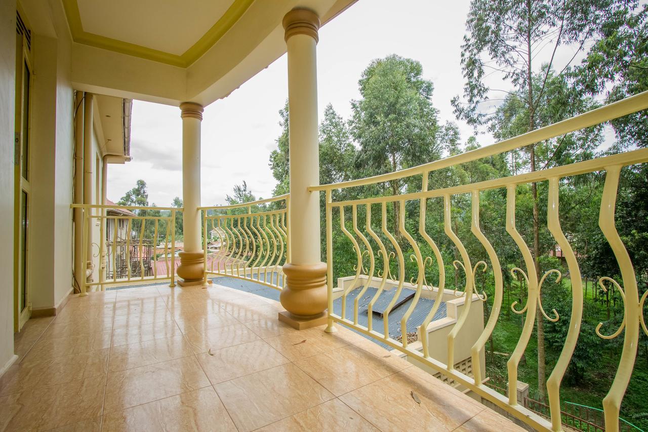 Heras Country Resort Kabale 外观 照片