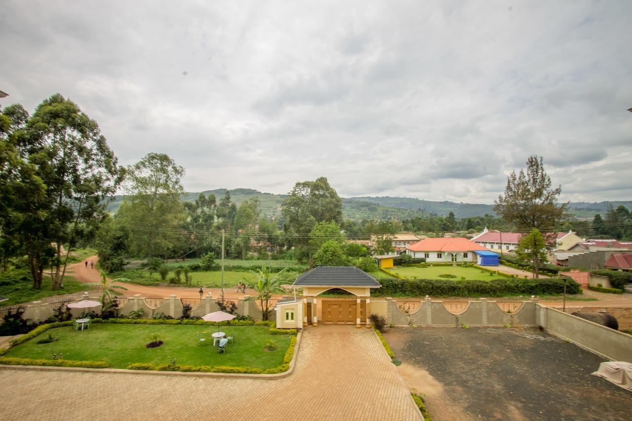 Heras Country Resort Kabale 外观 照片
